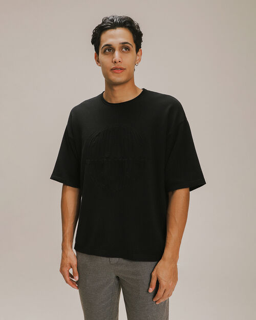 Playera Con Aplicaciones Negra